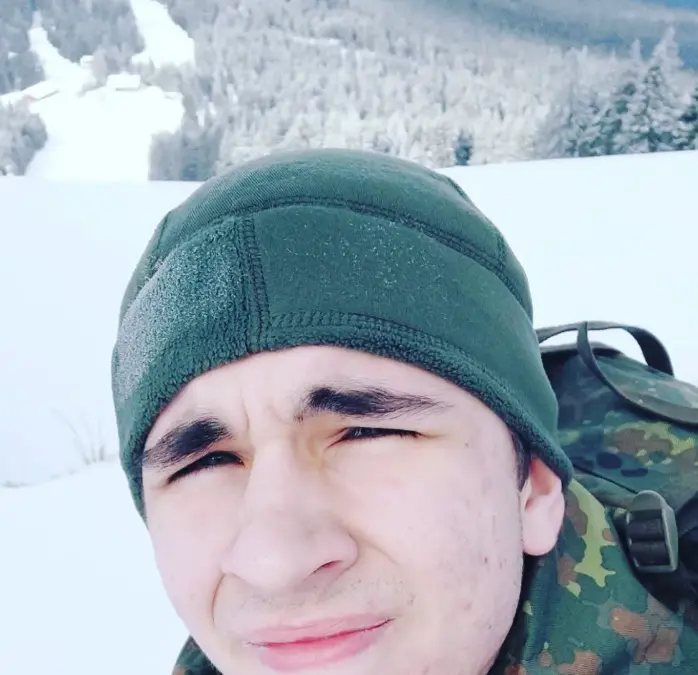 Denis Klingenberg - Event-Koordinator und IT-Student bei InfinitySpace42 Jena. Spezialist für Jugendclub-Events, VR-Event-Organisation und IT-Sicherheit im ActiveSpace Thüringen.